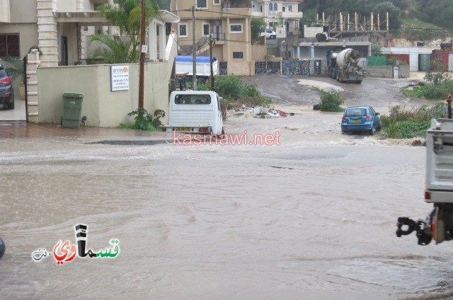 كفرقاسم – فيديو: العواصف والامطار الغزيرة تصل دوار توفيق طوبي وتغمره بالمياه وتعطل حركة السير هناك .